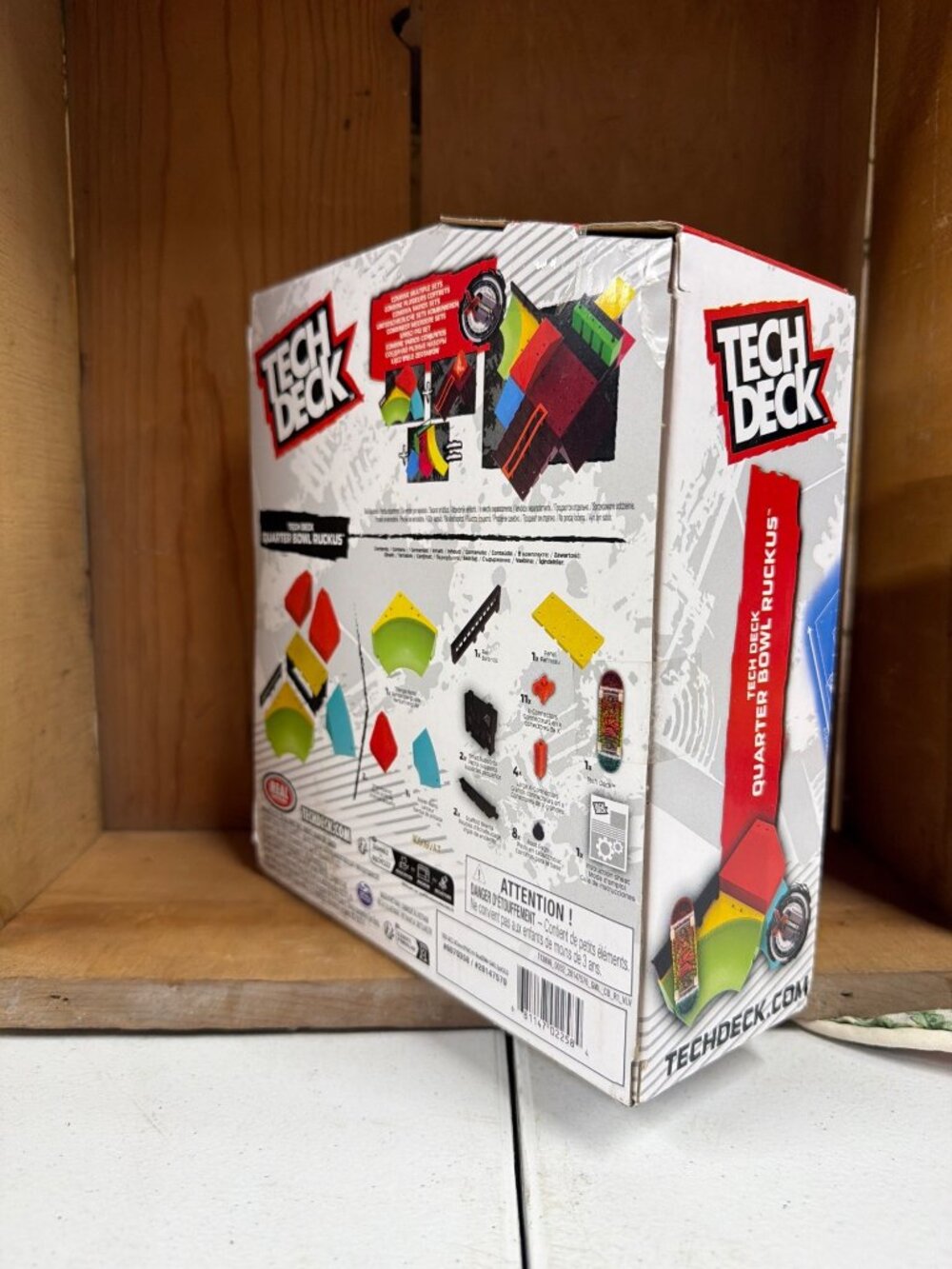 Tech Deck Quarter Bowl Ruckus Fingerboard Skatepark Set With Signature Board - Picture 9 of 12
